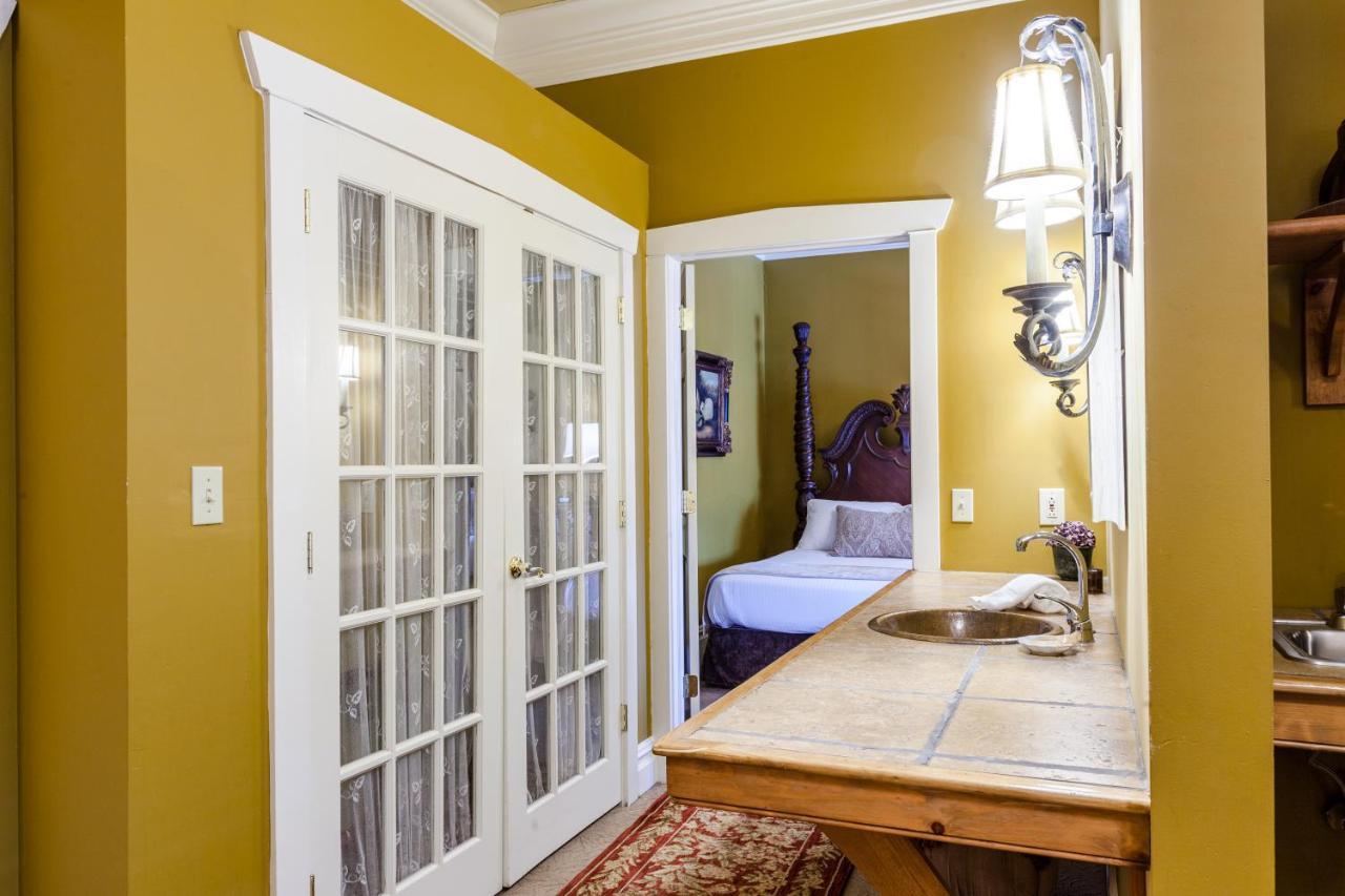 Parlor Suite,1083462331:JPEG