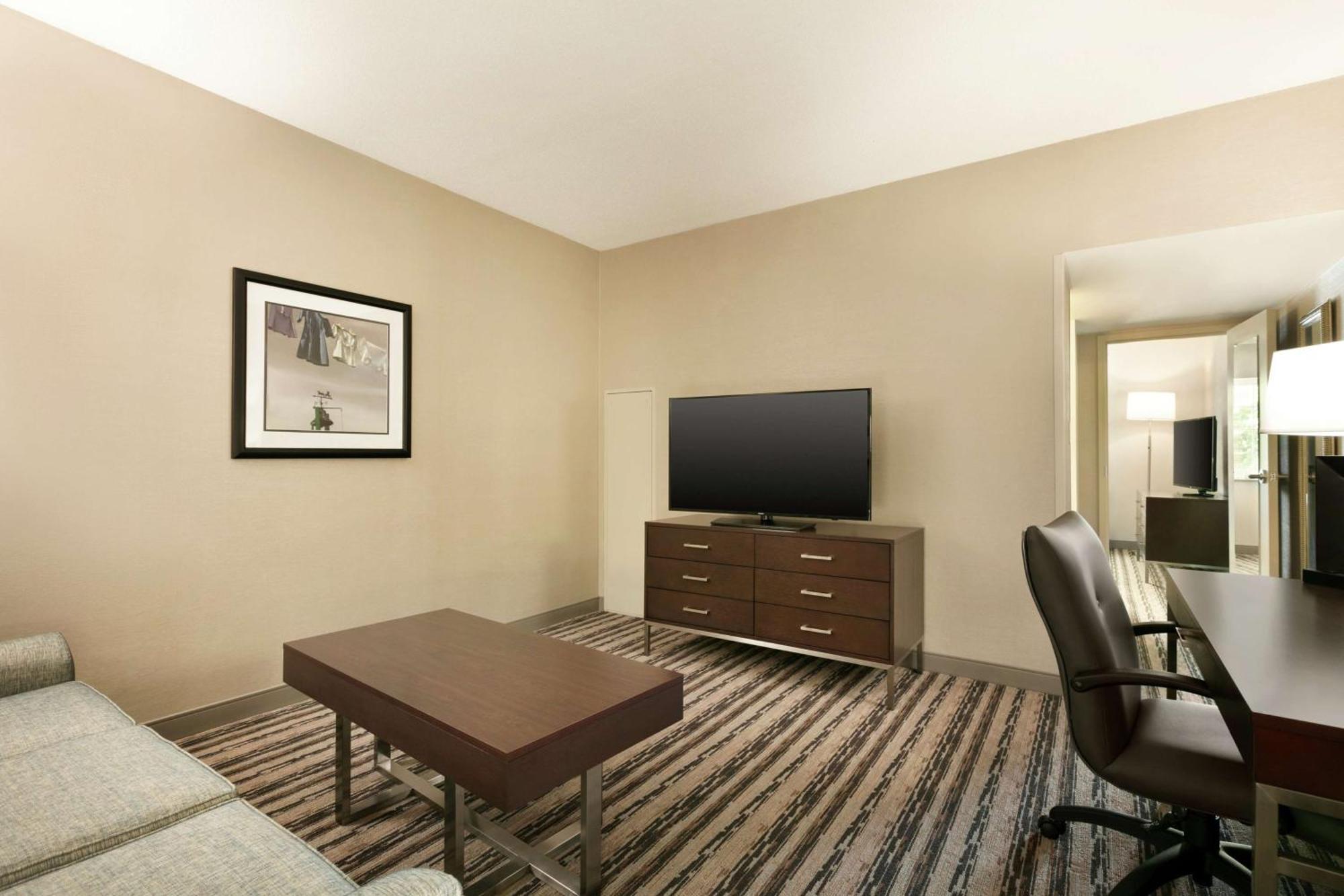 One-Bedroom King Suite Sofa Bed Non-Smoking,1275814171:JPEG