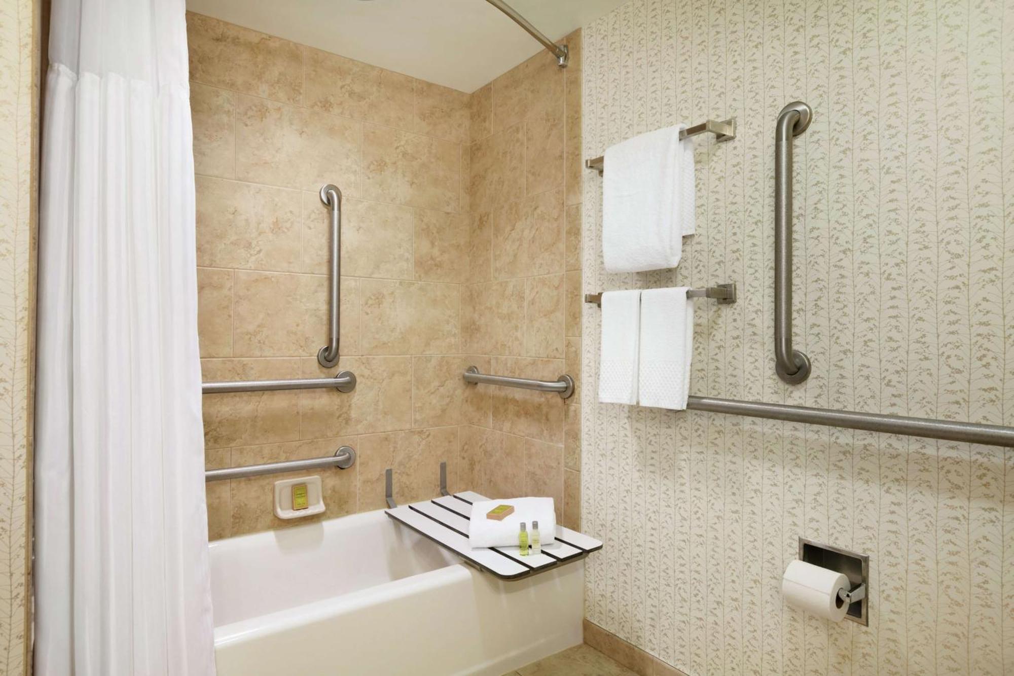 Queen Room Two Queen Beds Bath Tub Mobility Accessible or Non-Smoking,1275814474:JPEG